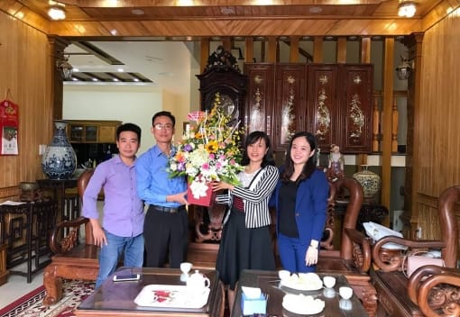 LĐLĐ huyện An Dương tổ chức thăm, chúc mừng và tặng quà một số doanh nghiệp tiêu biểu trên địa bàn huyện nhân dịp kỷ niệm ngày Doanh nhân Việt Nam 13/10.