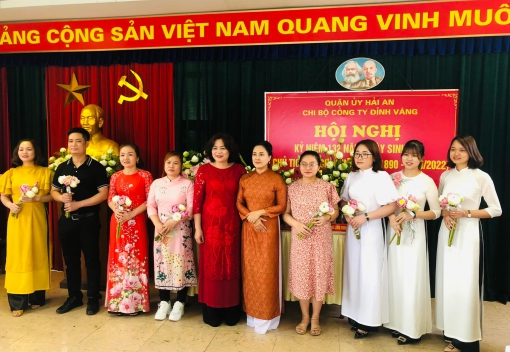 Chi bộ Công ty TNHH Đỉnh vàng kỷ niệm 132 năm Ngày sinh Chủ tịch Hồ Chí Minh