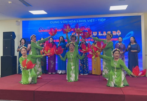 Giao lưu văn nghệ các CLB chào mừng kỷ niệm 92 năm Ngày thành lập Hội LHPN Việt Nam