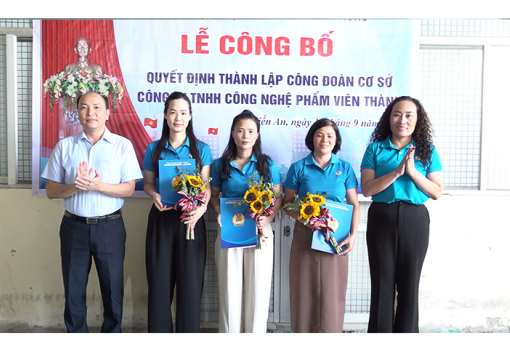 Liên đoàn Lao động thành phố tổ chức Lễ công bố Quyết định kết nạp đoàn viên và thành lập CĐCS 