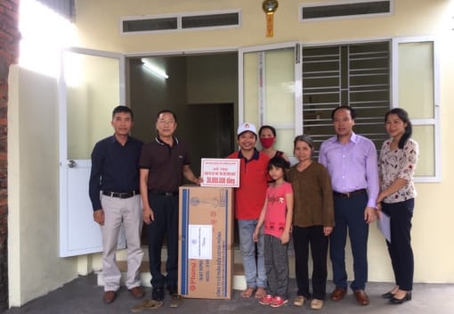 Công đoàn ngành Công thương bàn giao kinh phí hỗ trợ xây dựng Nhà Mái ấm Công đoàn 