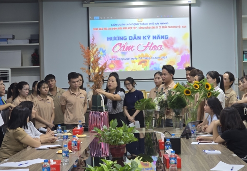 Liên đoàn Lao động thành phố Hải Phòng tổ chức lớp hướng dẫn kỹ năng cắm tỉa hoa cho đoàn viên, công nhân lao động tại doanh nghiệp