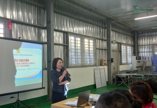LĐLĐ thành phố tổ chức hội nghị tuyên truyền về Phòng chống bạo lực gia đình cho đoàn viên, người lao động tại Công ty TNHH Giầy Thuận Phi