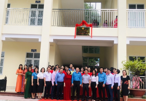 Liên đoàn Lao động quận Hồng Bàng tổ chức Chương trình gắn biển công trình “Dãy phòng học 3 tầng - Trường THCS Ngô Gia Tự”