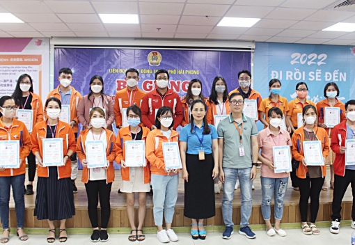Liên đoàn Lao động thành phố tổ chức Bế giảng Lớp bồi dưỡng kiến thức ngoại ngữ cho cán bộ công đoàn Công ty Regina Miracle International Việt Nam